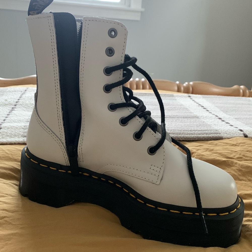Dr. Martens Jadon boot